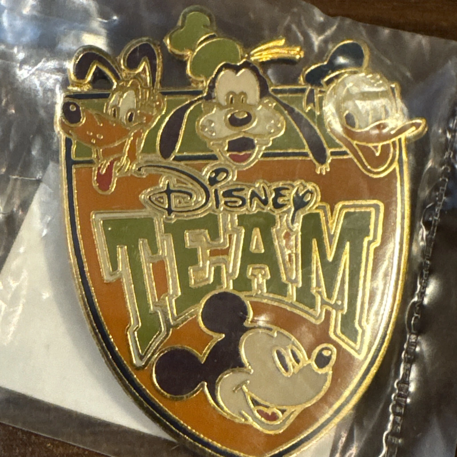 DISNEY WORLD CAST MEMBER TEAM ENAMEL PIN MICKEY MOUSE DONALD DUCK PLUTO GOOFY