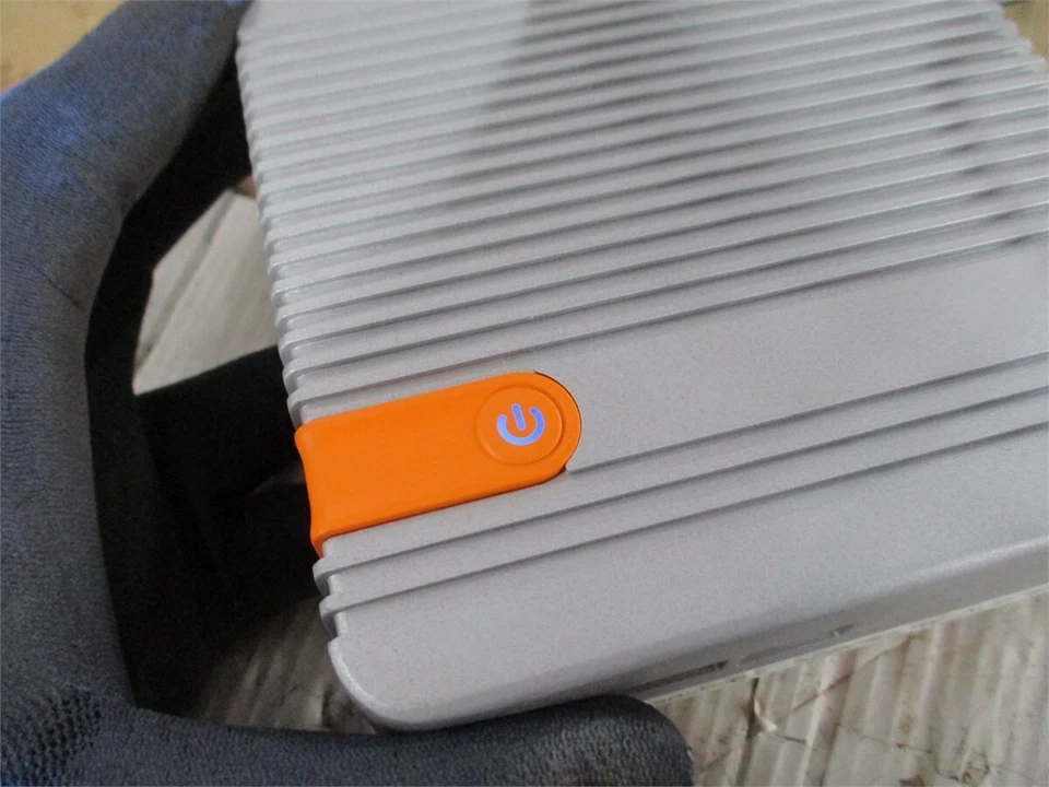 Fanless CL100 ONLOGIC MINI INDUSTRIAL PC'S + CABLES - Image 2 of 4