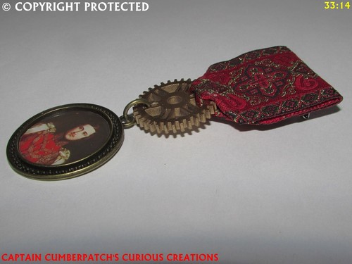 Steampunk Medal pin drape badge brooch Prince Albert monarch royalty #EE33 - Picture 3 of 5
