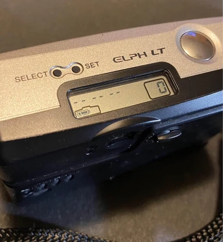 Canon ELPH Camera - Picture 4 of 10