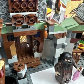 LEGO 4738 Harry Potter Hagrid&rsquo;s Hut W/Original Box, Minifigs, & Manual Read