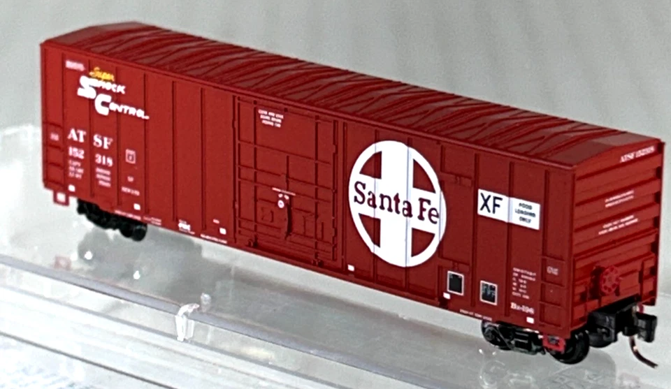 MICRO-TRAINS Z SCALE 50' RIB SIDE BOX CAR ATCHISON, TOPEKA & SANTA FE 51100273 - Image 2 of 3