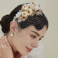 HEADBAND - Elegant 1920s Beige Fascinator Veil Headband with Floral and Leaf