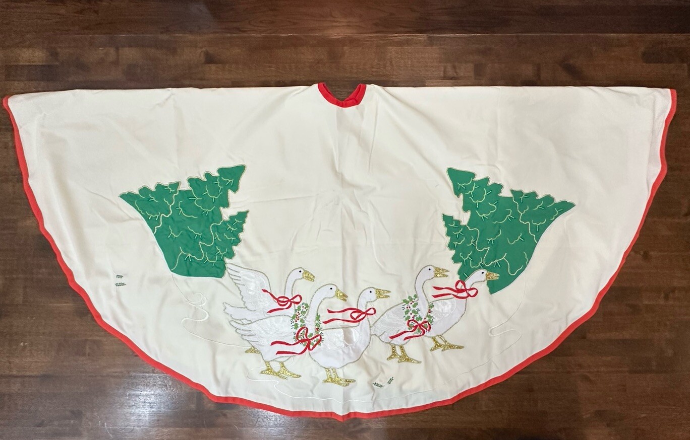 House of Hatten Christmas Tree Skirt Embroidered Appliqué Geese Goose Vintage-image