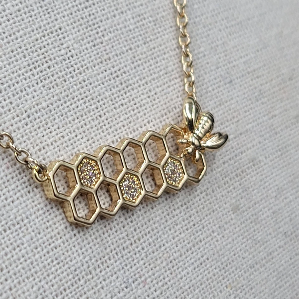 Ожерелье RJ Graziano Bumble Bee You Can Do It золотистое сотовое 16–19 дюймов - Изображение 4 из 4