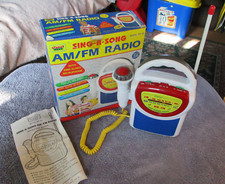 Street Beat Sing A Song AM / FM Radio with Microphone - Model PR-33 Original Box