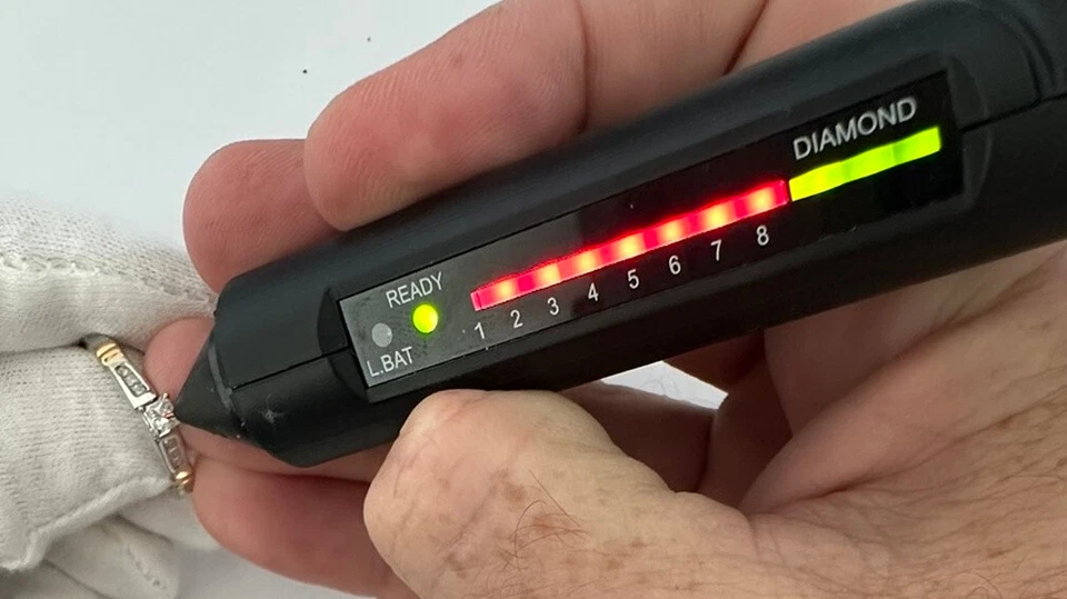 Anillo de compromiso solitario de diamantes naturales de 1/2 quilate de oro de dos tonos de 14K Foto 4 de 4