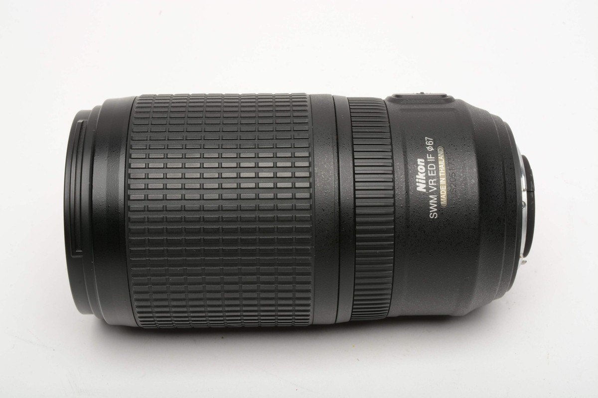 Nikon AF-S Nikkor 70-300mm f4.5-5.6G ED VR zoom lens, caps
