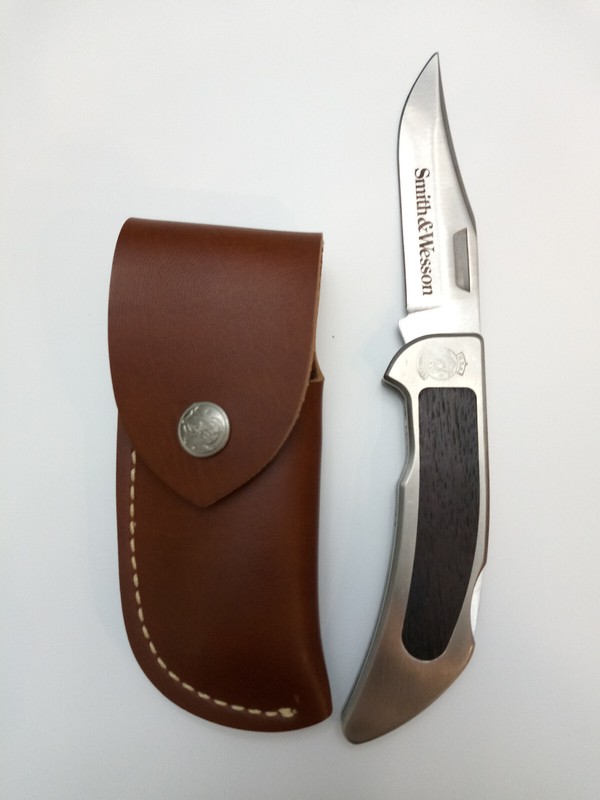SMITH & WESSON USA 6061, HUNTER LOCKBACK KNIFE, WITH LEATHER SHEATH, VINTAGE