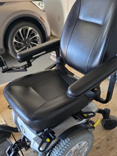 Quantum Q6 Edge Power Wheelchair