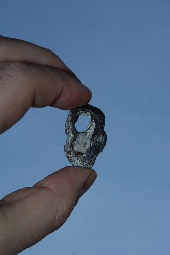 SELTEN: Hühnergott mit großem Loch – Sassnitzer Topf Lochstein Rügen -92- Glück