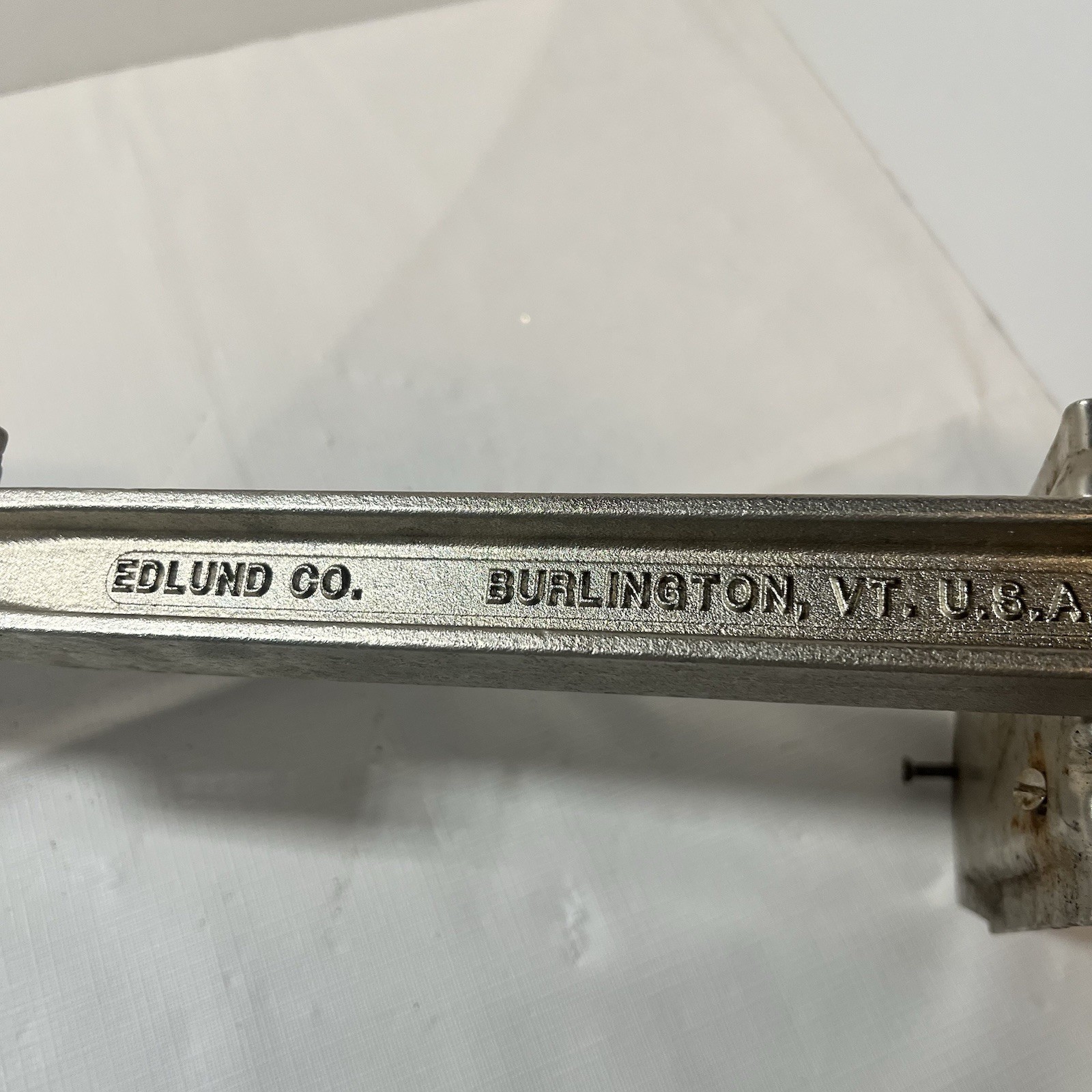 Commercial-grade, counter-mounted manual can opener, Edlund Size #1, H7, 809