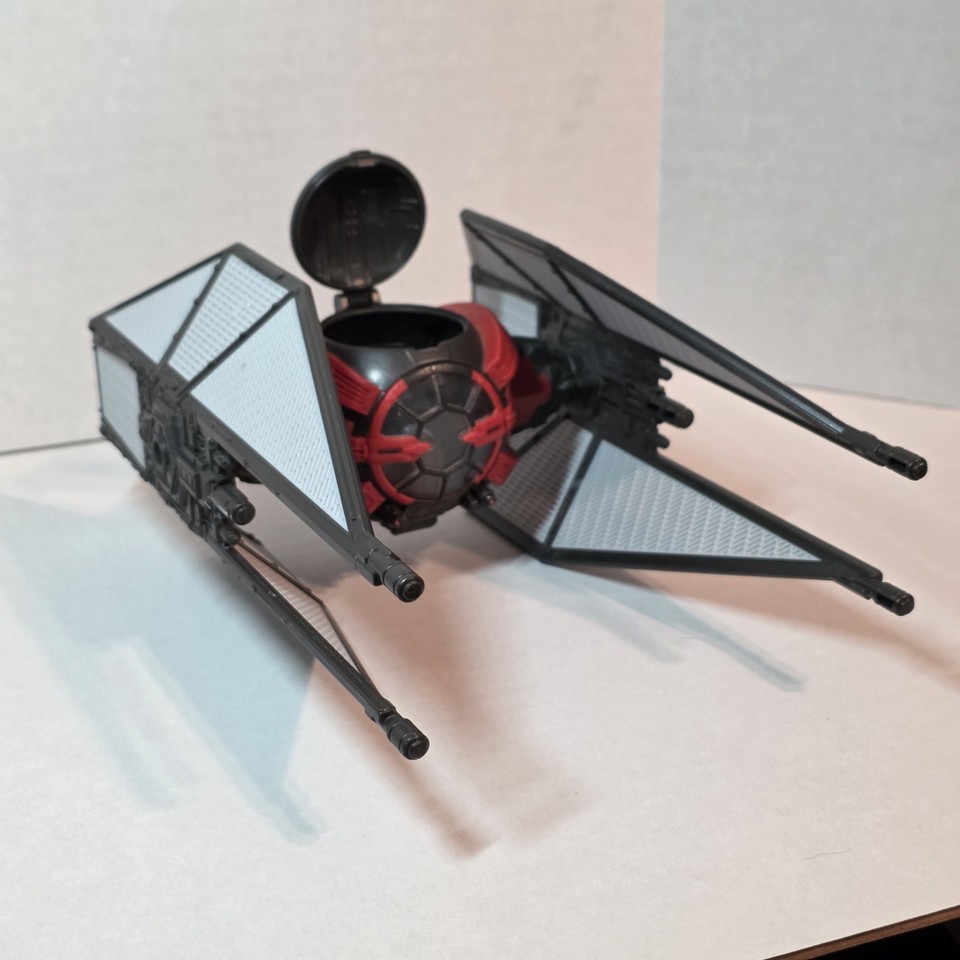 Star Wars Veículo e Figura Mission Fleet Kylo Ren - Hasbro - Barão