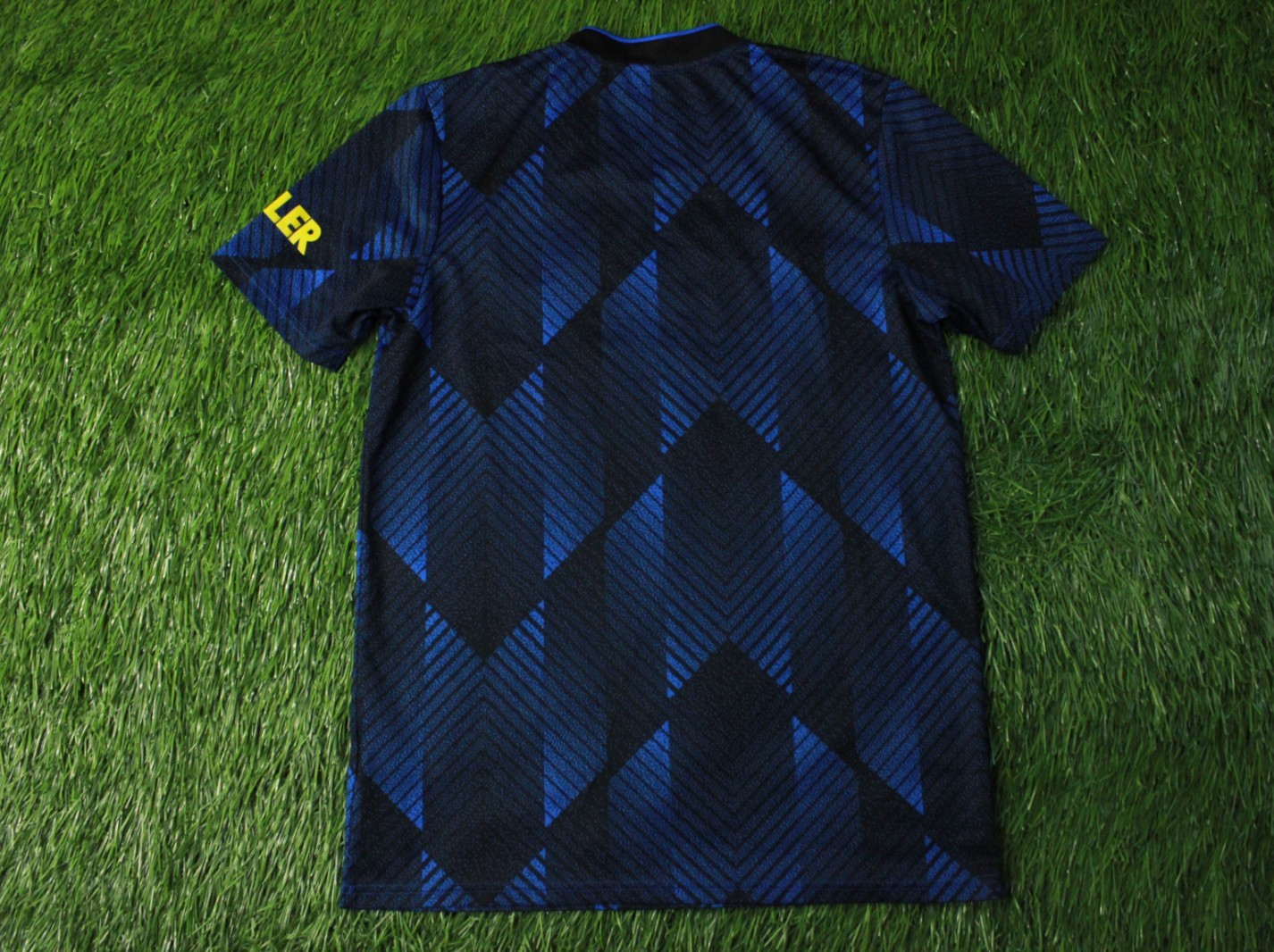 MANCHESTER UNITED 2021/2022 FOOTBALL SHIRT JERSEY THIRD ADIDAS ORIGINAL SIZE M thumbnail 12