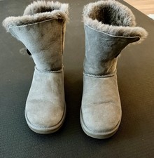 UGG Women s Gray Suede Ankle Bootie Sheepskin Lined Fur Trim Pull-On 8