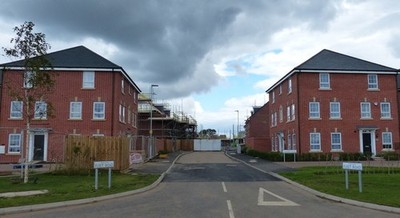 Foto 6x4 Flottenstraße bei New Lubbesthorpe Kirby Fields New Lubbesthorpe is c2017