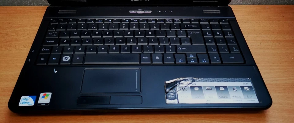 Emachines E525 Series Personal Computer - Black - Unit Only (KAWF0) *FAULTY -... - Image 2 of 4