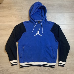 prada moletom com capuz