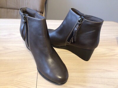 New Clarks Bendable Crystal Basil wedge leather gray booties sz 9 1/2 wide