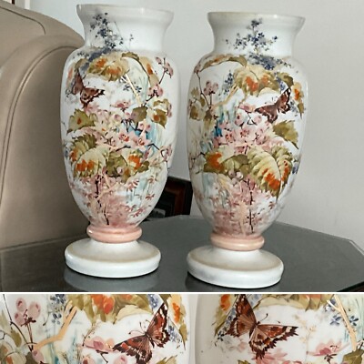 C1880 PAAR 15'' OPAL FRANZÖSISCHE GLAS HANDBEMALTE VASEN BACCARAT FLORAL SCHMETTERLING