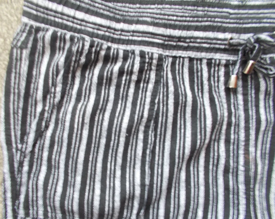 M & Co petite, Ladies black/grey striped Trousers, elasticated/tie waist,Size 16 - Image 2 of 4