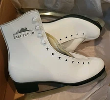 New In Box Lake Placid Women's Figure Ice Skates White Size 7 Model 686 Vintage