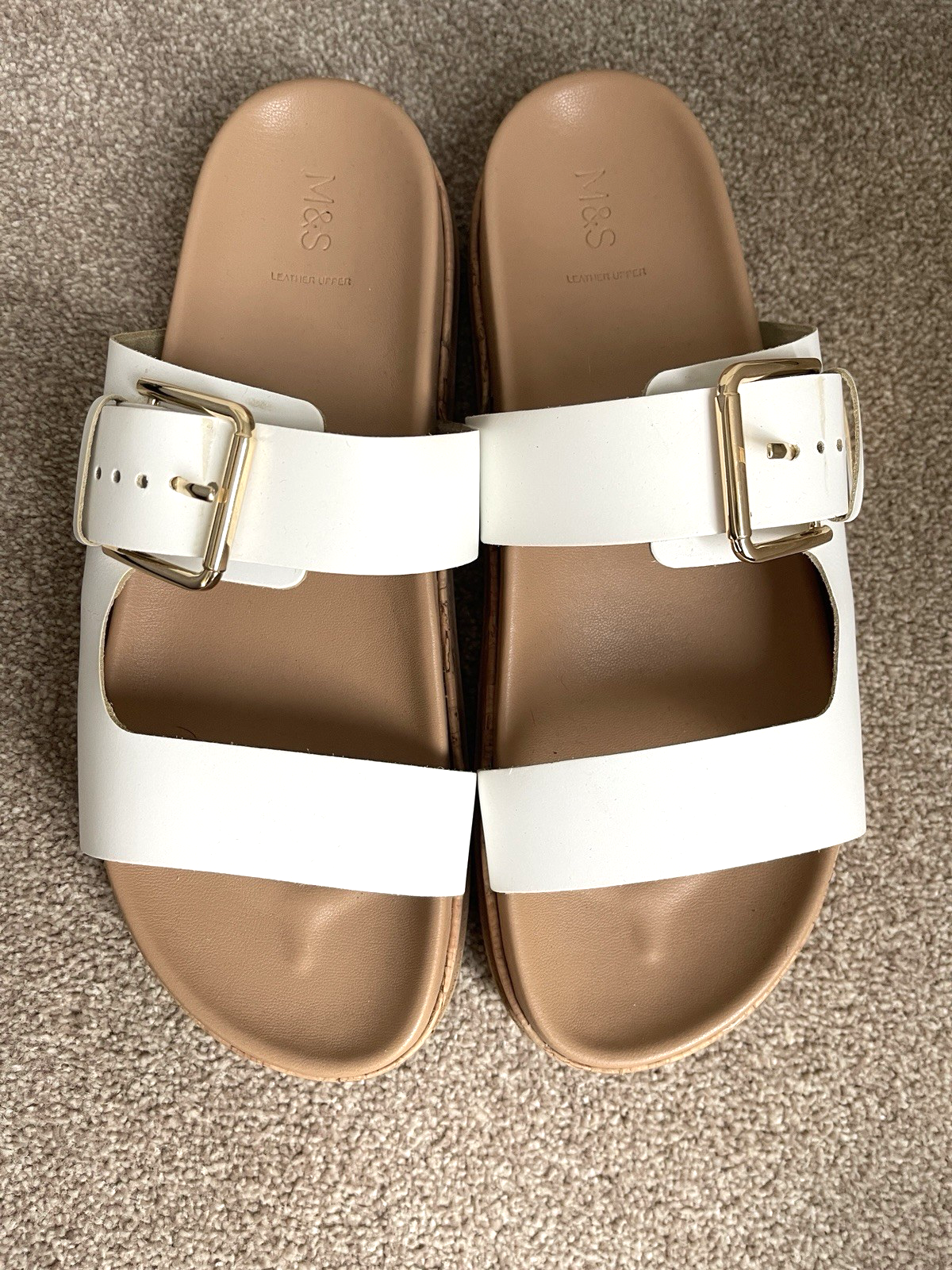 APL Sandali donna Marks & Spencer pelle bianca fibbia oro taglia UK 7 indossati due volte