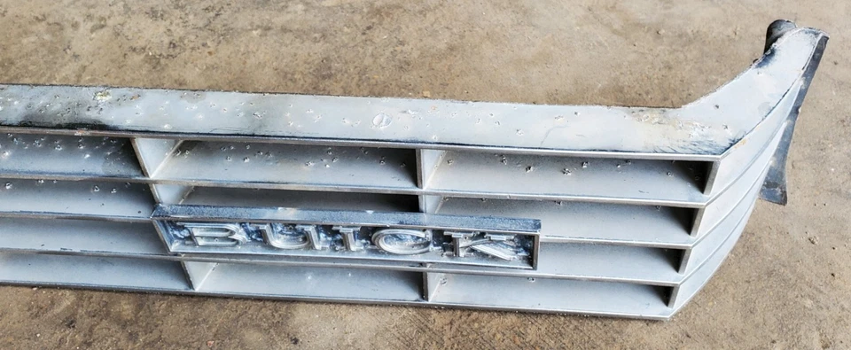 1972 Buick Estate Wagon Electra 225 OEM Upper Center Grille 1237966 - Изображение 4 из 4