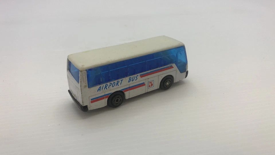 EDIA9735 Welly N.9300 Airport bus 1/87, no box, vetro rovinato, segni - Immagine 3 di 3
