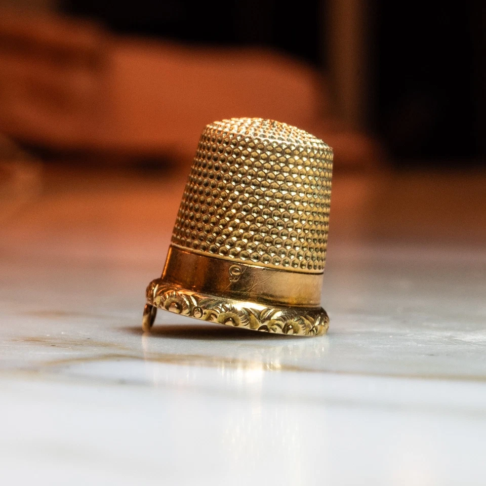 Dedal antiguo grabado oro 14K - talla 5 1/2 Foto 2 de 2