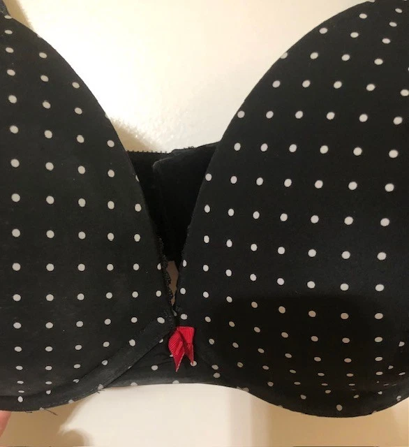 Sutiã Torrid Plunge Push Up Tamanho 40DDD Preto com Bolinhas Brancas Arco Vermelho Underwire - Imagem 2 de 4