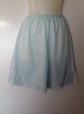 JUPON SHORT FR36, EU34, UK6, IT XS EN TULLE ET DENTELLE BLEU PASTEL NACRE