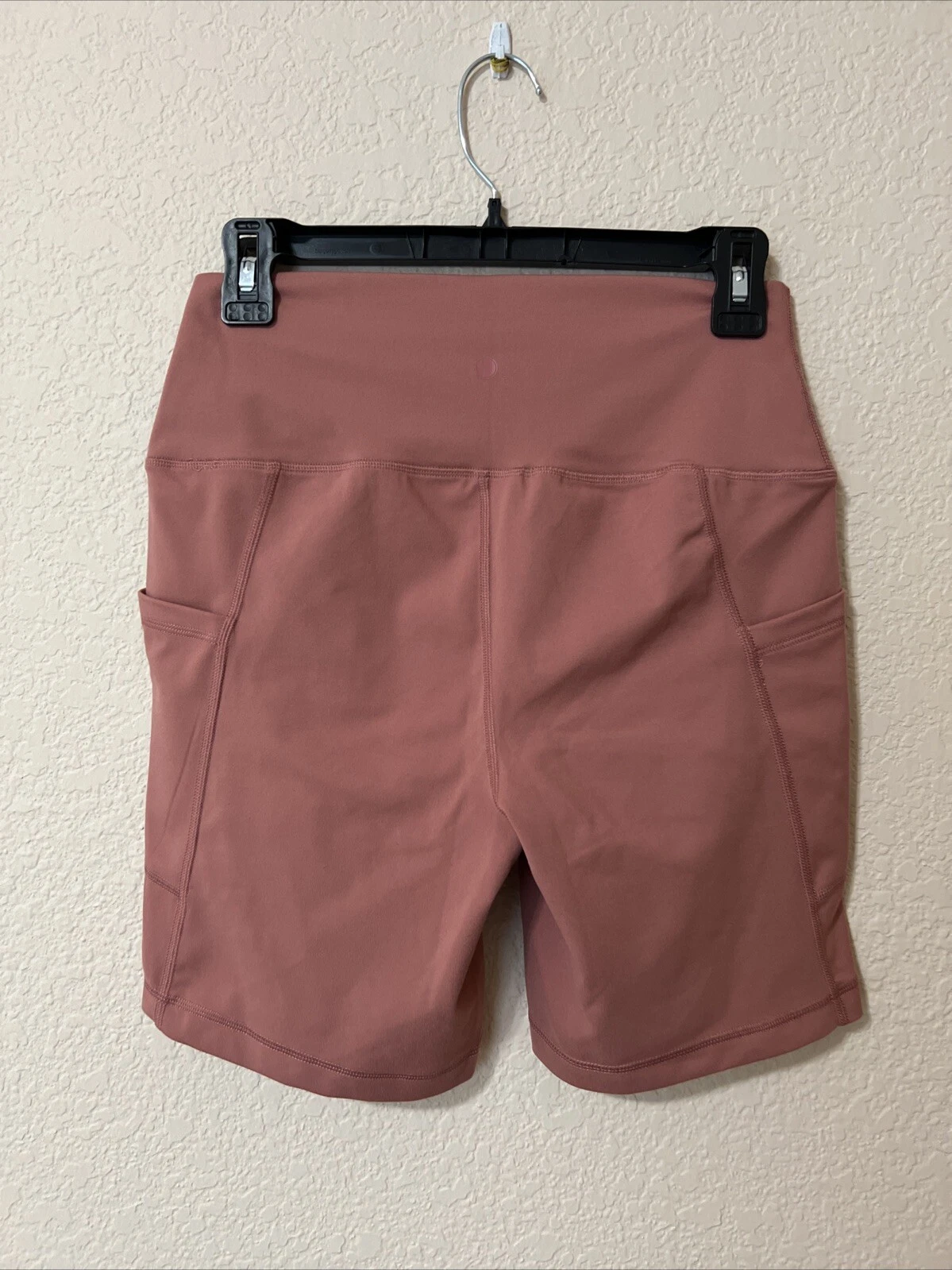 yogalicious lux biker style with pocket activewear euc shorts