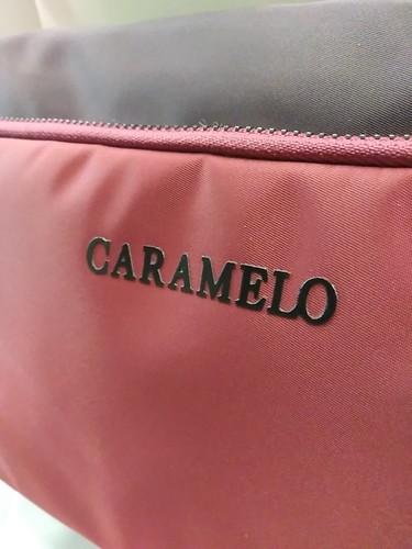 Bolso bandolera marca Caramelo bandolera de nylon burdeos granate cremallera - Imagen 3 de 11
