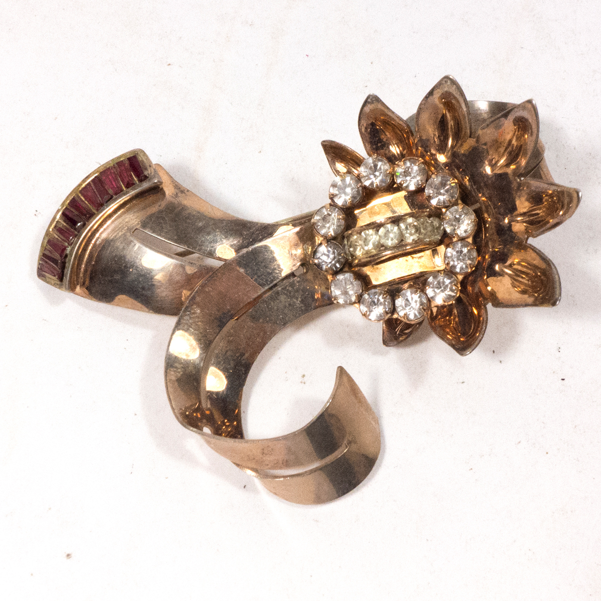 vintage années 50 BROCHE volute de rubans métal doré et strass