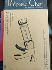 Pampered Chef 1525 Cookie Press with 16 Discs - White