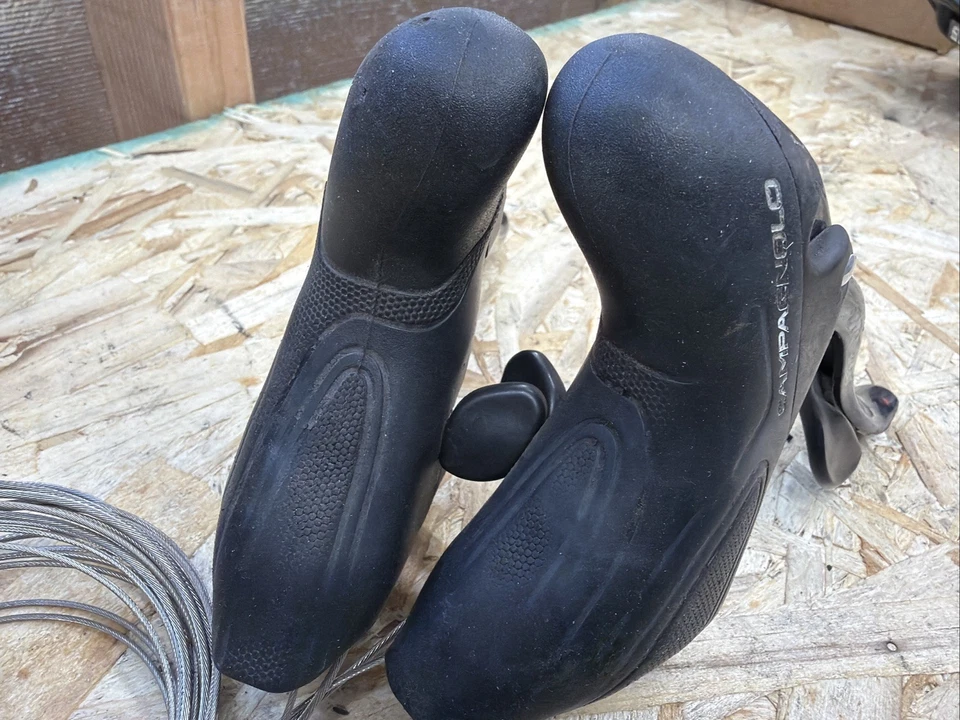 Campagnolo Chorus 11-Speed Mechanical Ergo Shifters Carbon Brake Levers Shift - Image 4 of 4