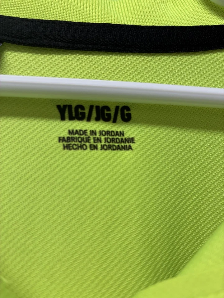 Camisa polo Under Armour para hombre amarillo neón talla YLG Foto 2 de 4