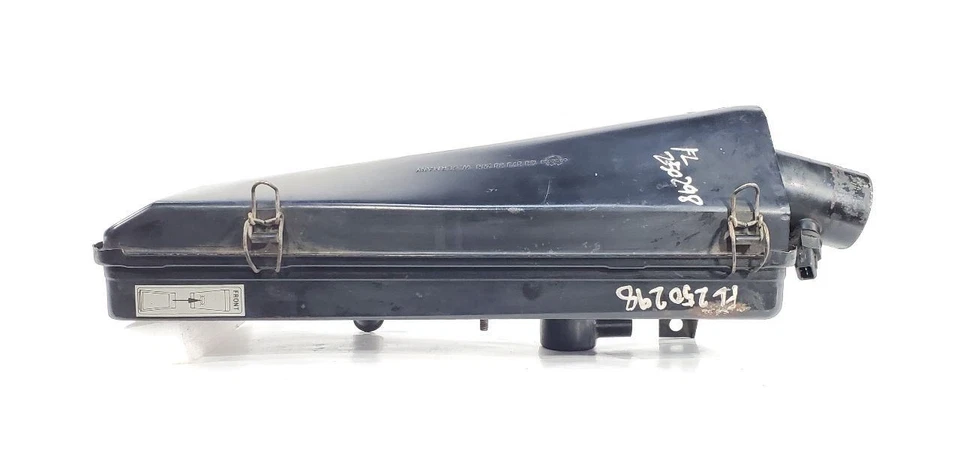 Очиститель левого воздушного ящика с трубкой 1993 1994 Jaguar XJS OEM V12 6,0 л - Изображение 4 из 4