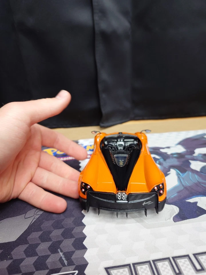 Pagani Huayra Roadster 可转换 1: 24 压铸玩具模型汽车罕见 Motormax 二手 — 第 2/4 张图片