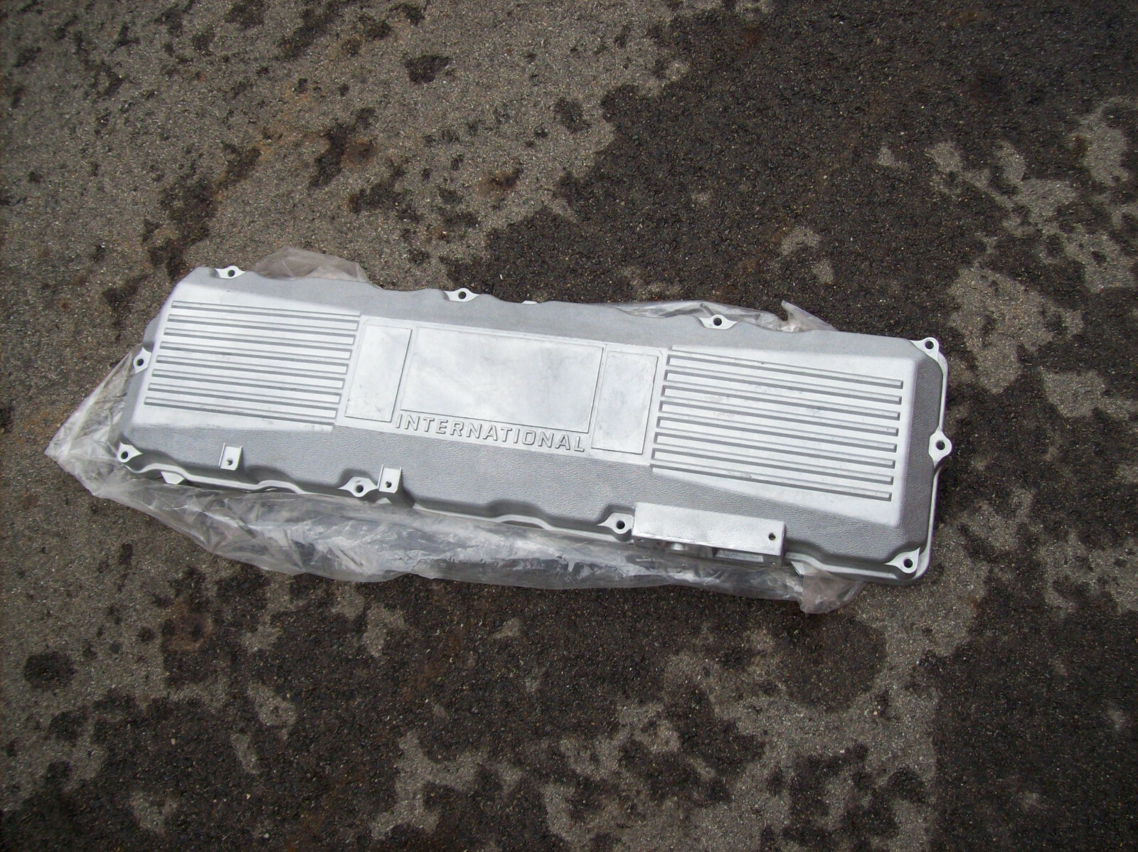 Genuine IH International OEM Valve Cover 1842416C3 | eBay 