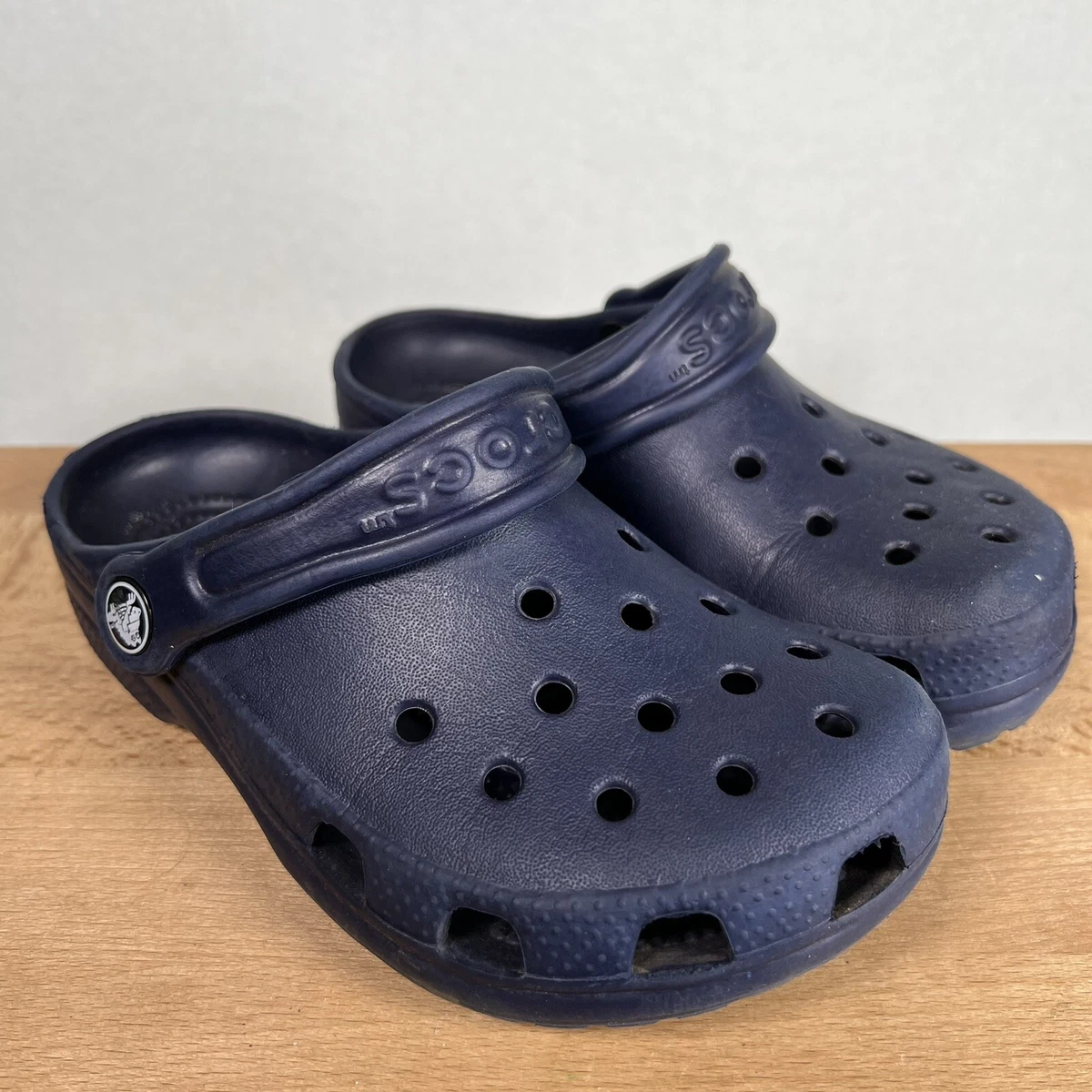 Crocs navy 2024 blue sandals