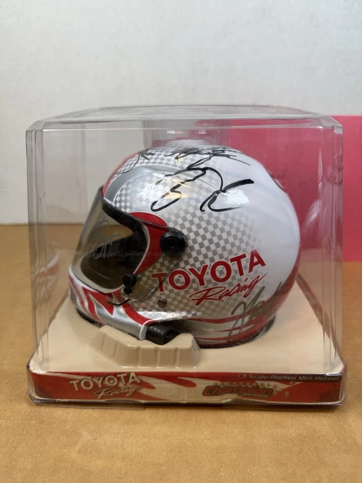 Minicasco autografiado de desarrollo de carreras Toyota de NASCAR Kyle Busch Foto 4 de 4