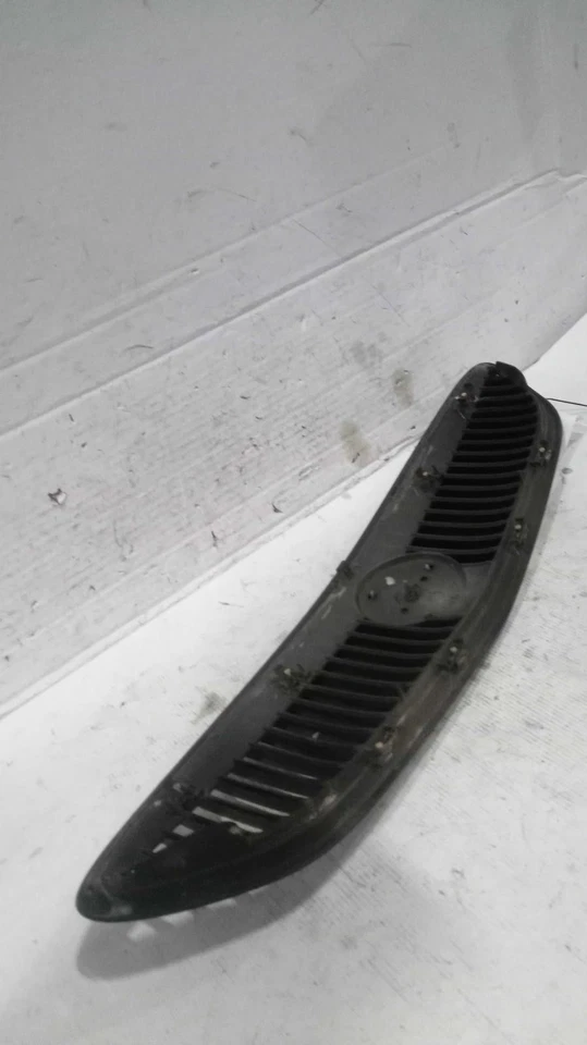 Used Front Grille fits: 2004 Mercury Sable hood mounted painted trim surround Fr Foto 2 de 4