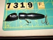 V7319 F UNKNOWN WOODEN JOINTED  FISHING LURE