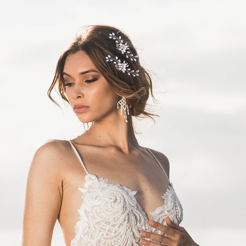 White Flower Wedding Hair Pins Bridesmaid Crystal Diamante Pearls Bridal Clips - Picture 7 of 12
