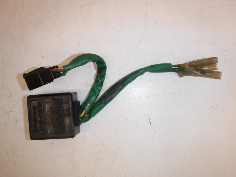 83-86 HONDA V65 MAGNA tAIL реле света - Изображение 2 из 3