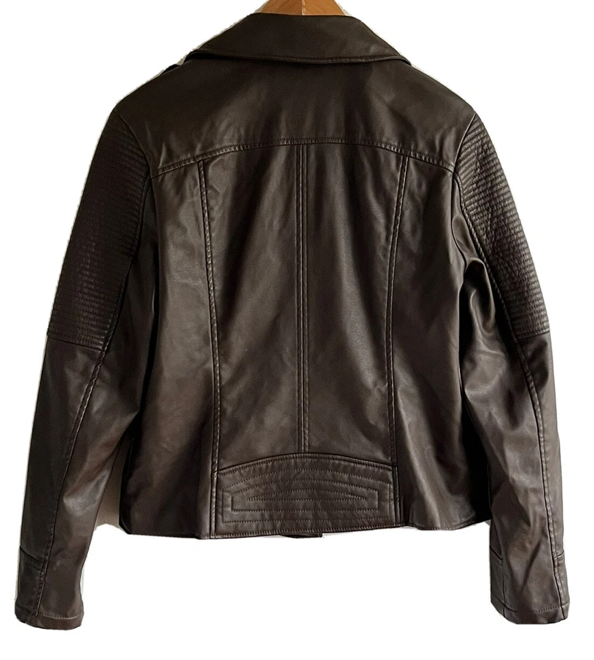 Jaqueta de Moto Celebridade Rosa Júnior Couro Sintético Grande, Forrada de Casca Marrom Excelente Estado Usado - Imagem 2 de 4