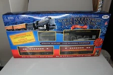 EzTec NORTH POLE EXPRESS 29 Piece Train Set - Over 11 Feet of Track - NEW