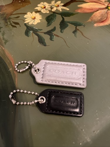 Coach Logo Hängeetiketten - schwarz - 1”x,5” & silber - 2”x,75” - mit silbernen Ketten - Bild 2 von 5
